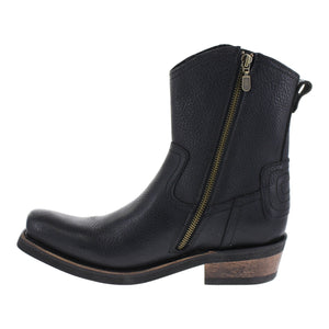 Detalle del cierre metálico en botas chopper de piel floter