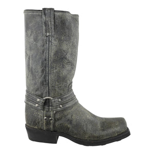 Detalle de argollas metálicas y herrajes de piel en Botas Chopper Paso Negro