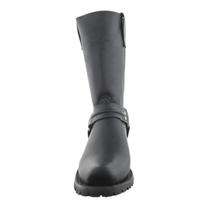 Detalle de la punta trompa de cochino (chata) en bota biker negra