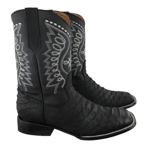 Detalle textura pitón en botas vaqueras con punta bulldog