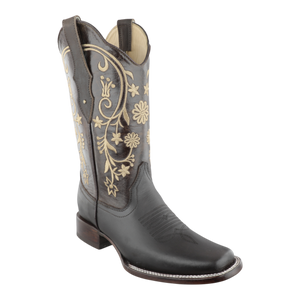 Detalle del tubo bordado en botas de mujer estilo rodeo