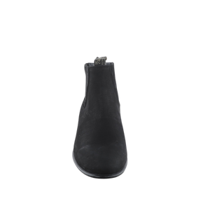 Detalle de piel nobuck negro premium en botín charro para hombre