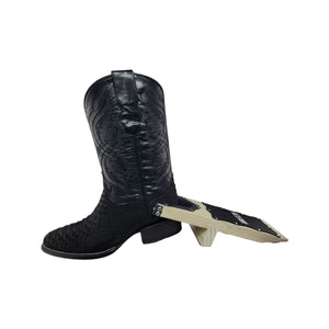 ómo usar un sacabotas de madera: bota colocada en el forro de piel para quitarla sin esfuerzo