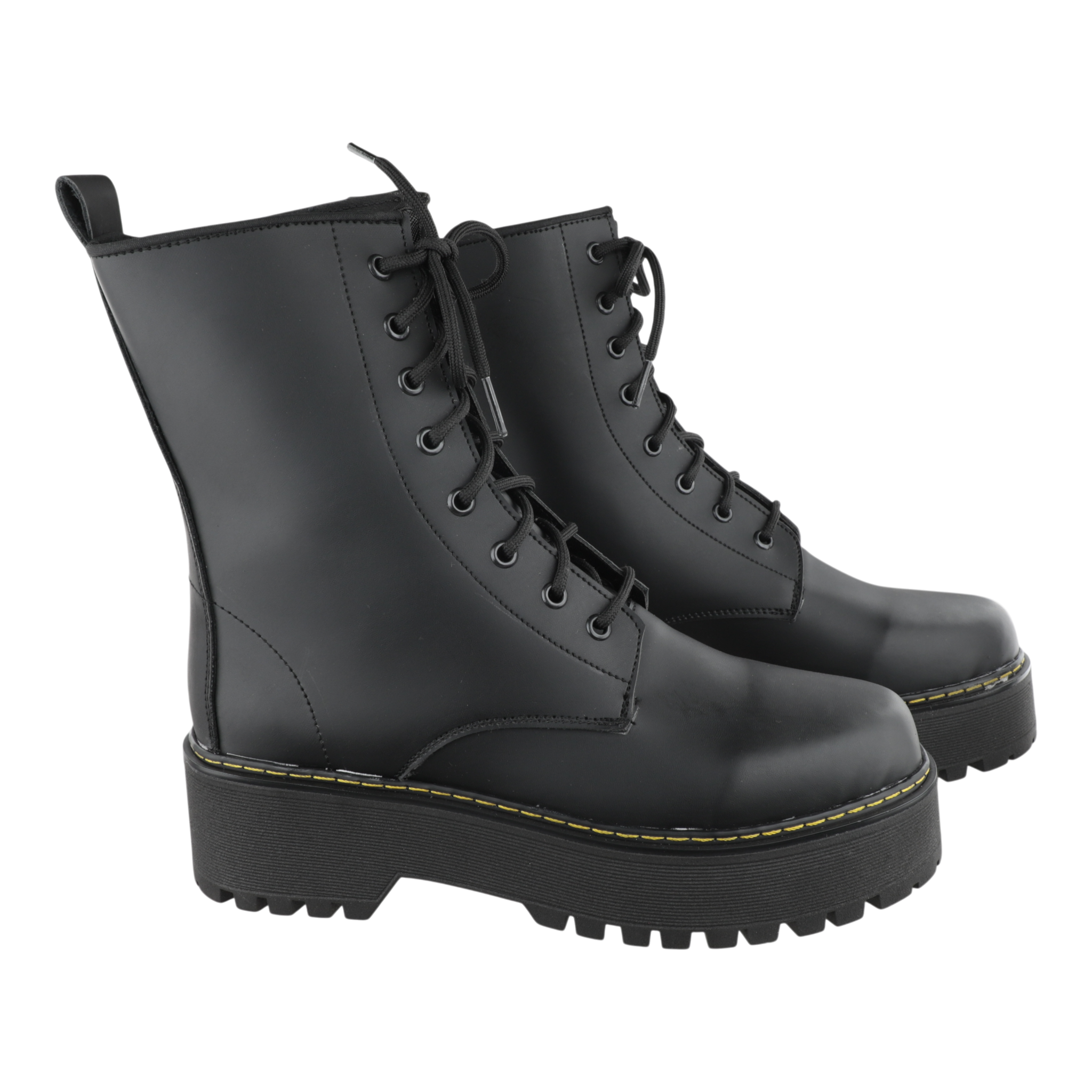 Vista lateral botas dark negras suela gruesa