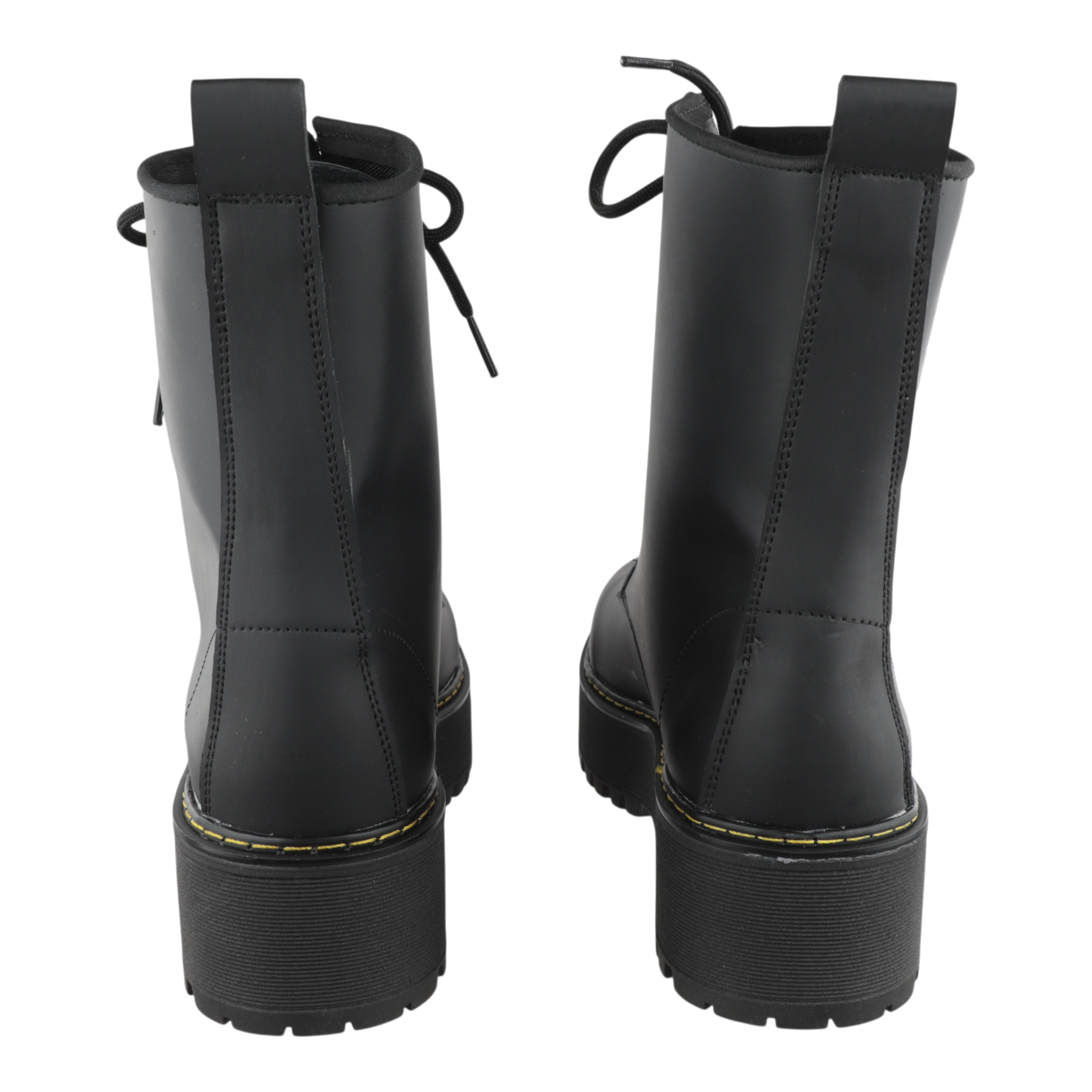 Detalle acabado negro tipo piel botas dark