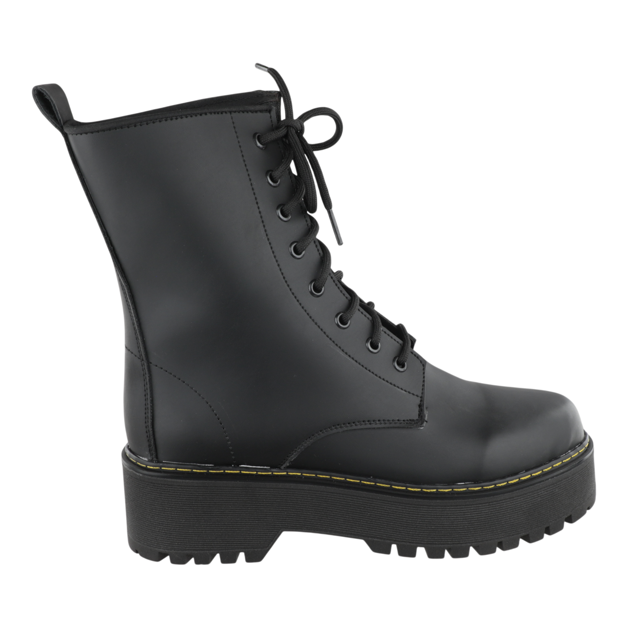 Botas negras plataforma outfit alternativo