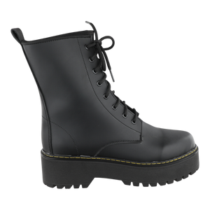 Botas negras plataforma outfit alternativo